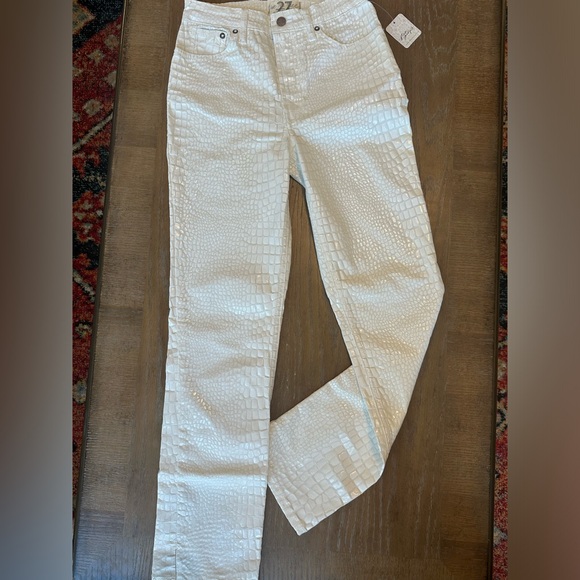 NWT WE THE FREE CROCODILE PRINT woman’s pants white size 27 - Picture 2 of 11